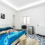 Fantasy House Casa de hóspedes