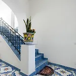 Fantasy House Casa de hóspedes 3*