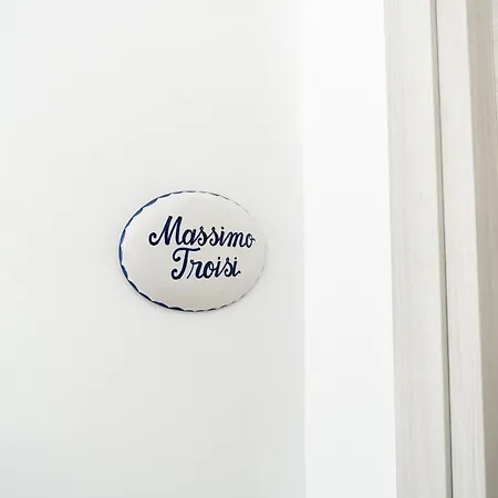 Max E Charlie